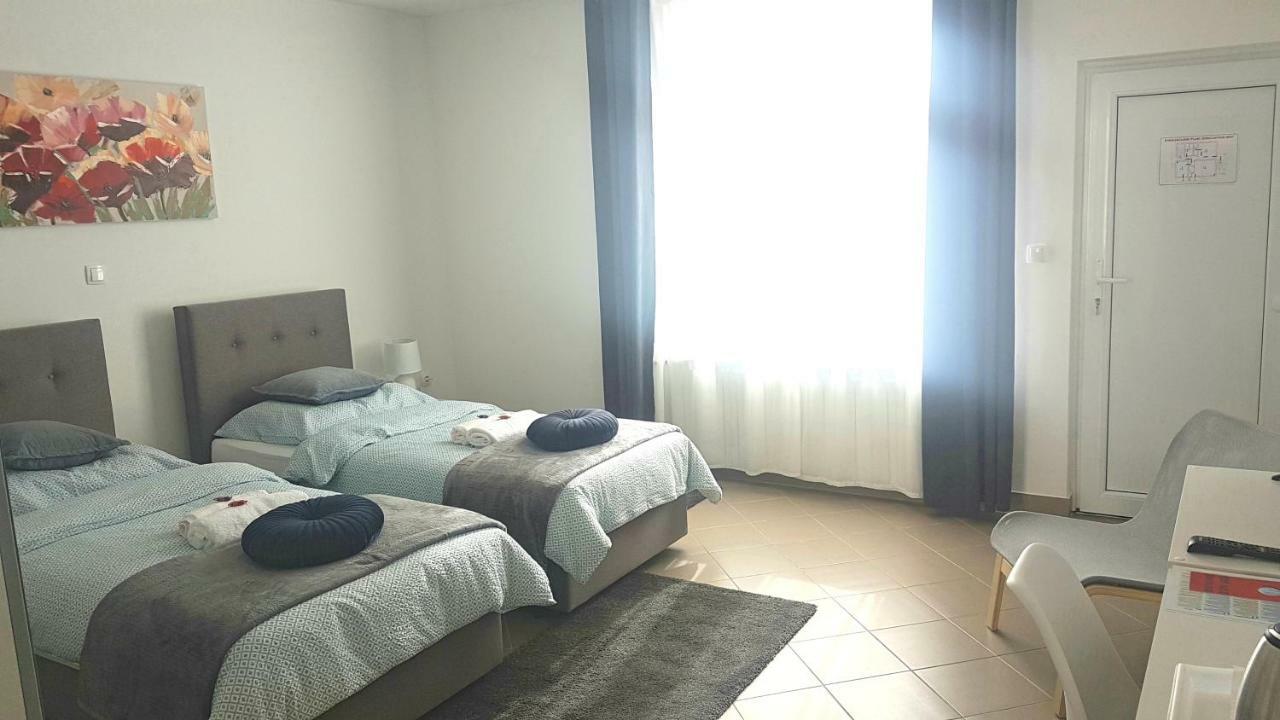 Marko Airport Rooms Velika Gorica Exteriör bild