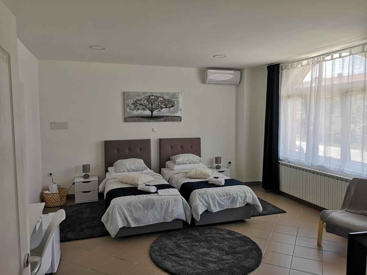 Marko Airport Rooms Velika Gorica Exteriör bild